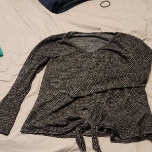 Thin stripped sweater with knotted front